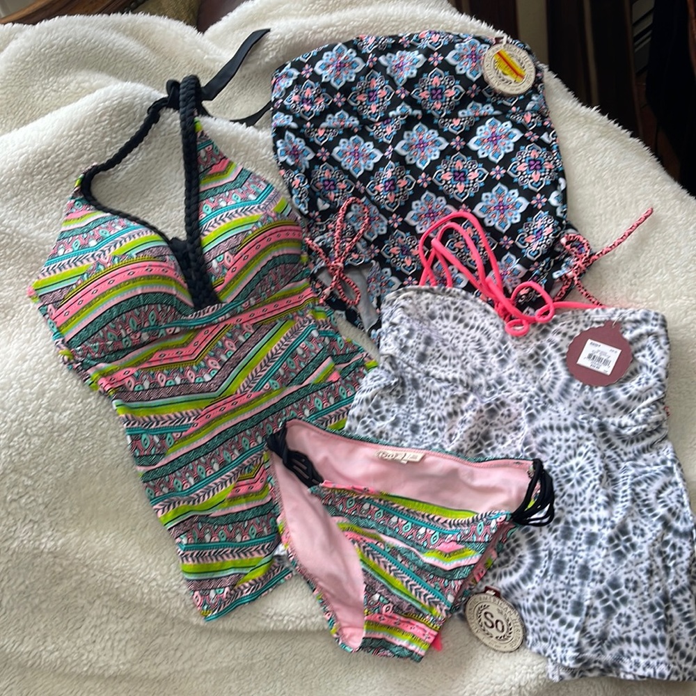 Juniors swimwear- NWT three tops one bottom Authentic American heritage XS